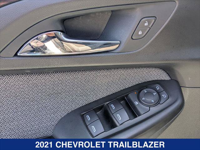 Used 2021 Chevrolet TrailBlazer LT FWD image 11