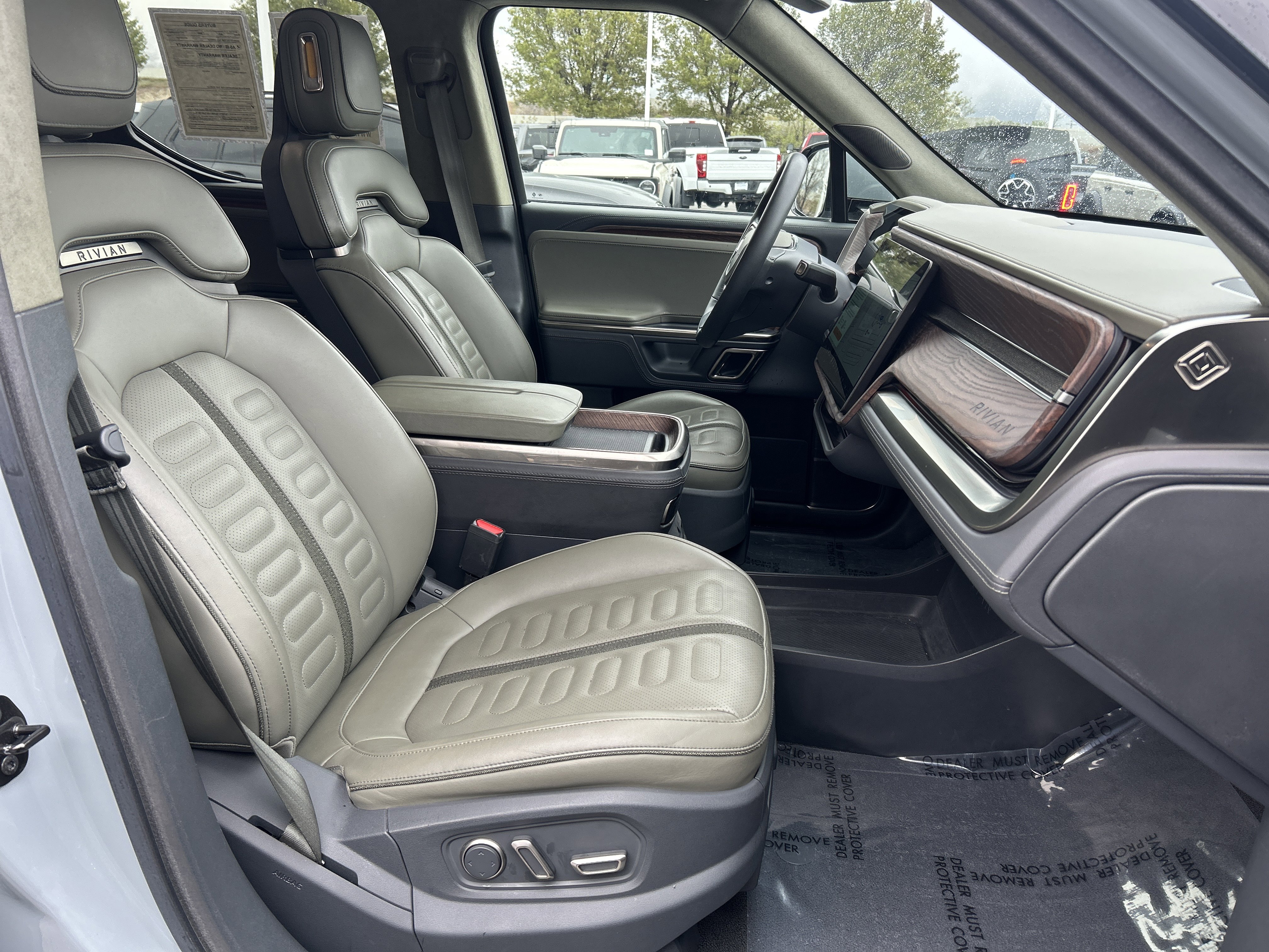 Used 2023 Rivian R1T Adventure AWD/4WD image 31