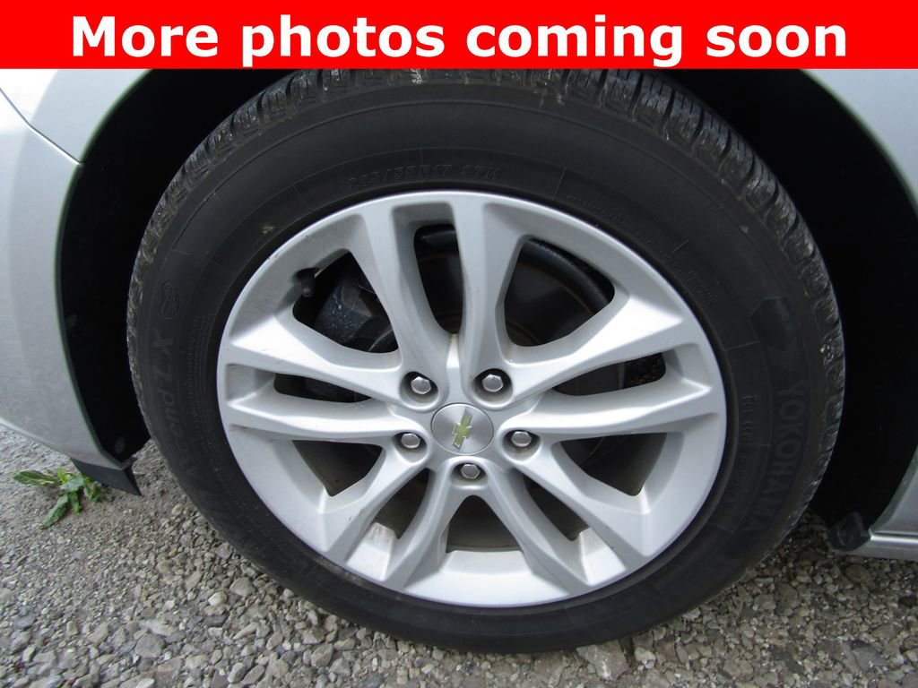 Used 2017 Chevrolet Malibu LT w/ Leather Package FWD image 9