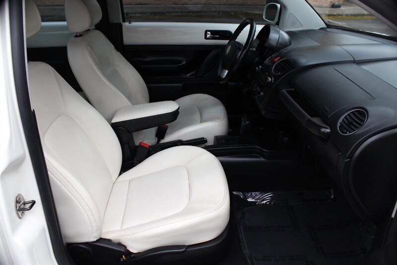 Used 2008 Volkswagen Beetle Triple White Edition FWD image 16