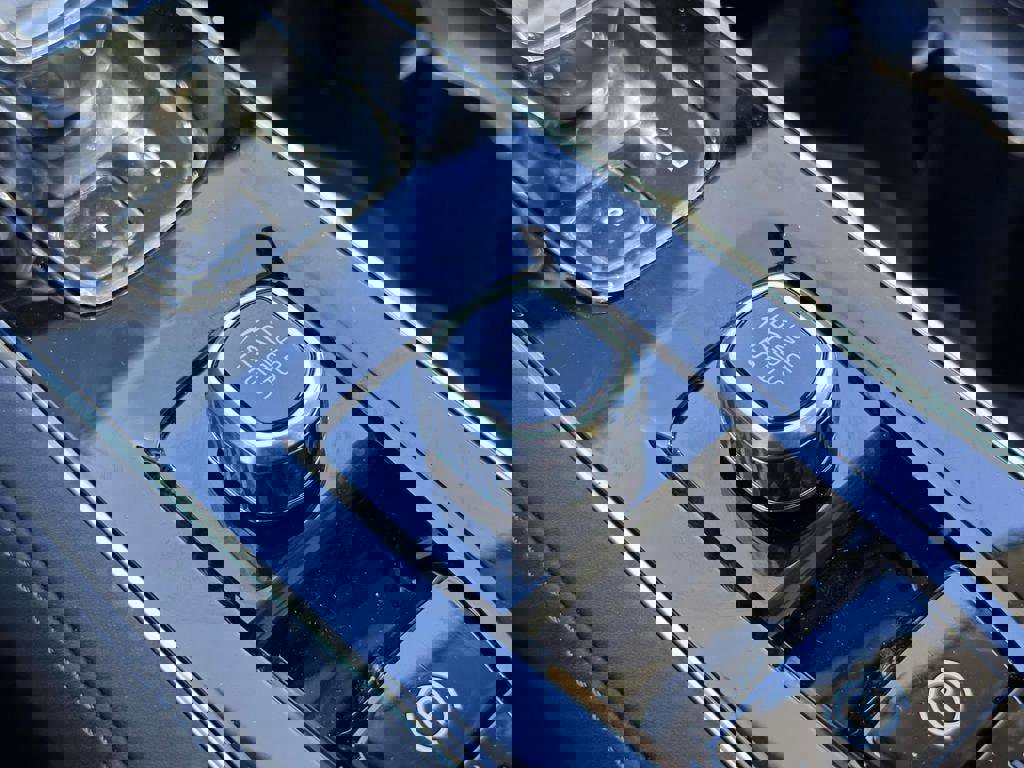 New 2025 Volvo XC90 T8 Plus w/ Protection Package Premier image 7