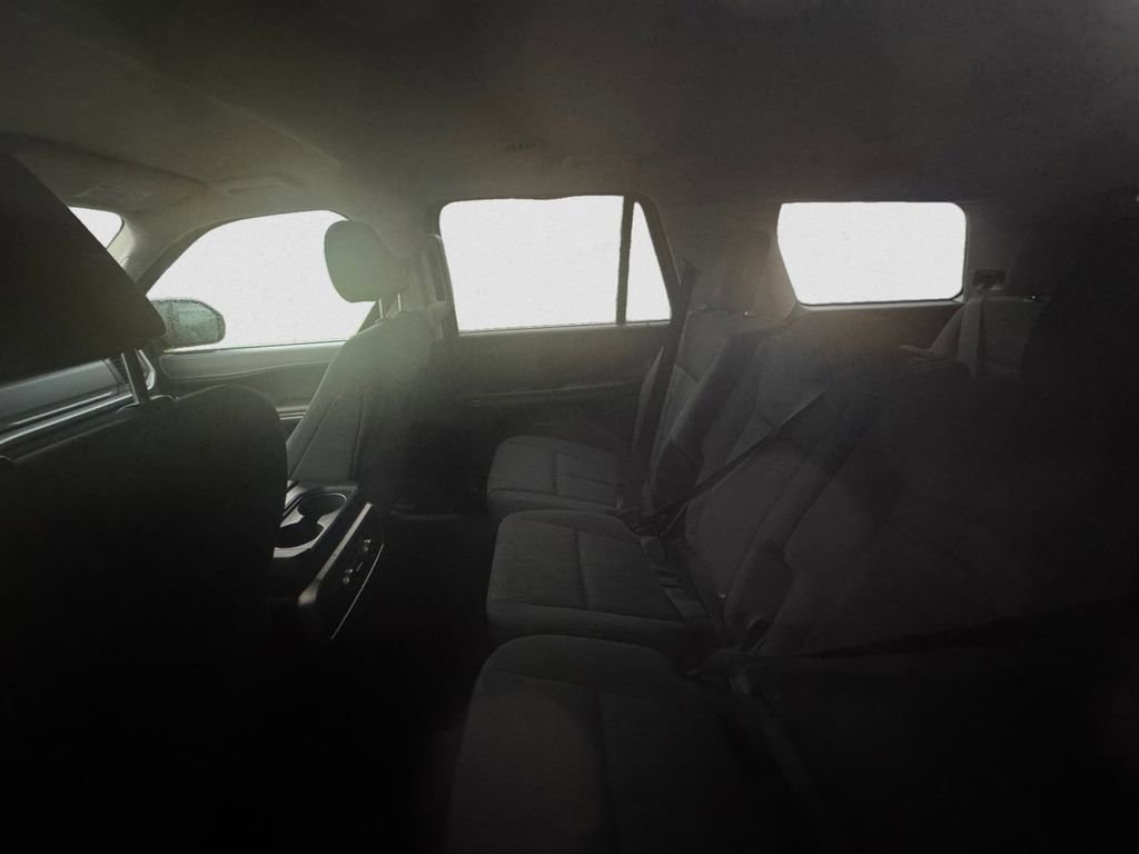 Used 2022 Ford Expedition XLT image 9
