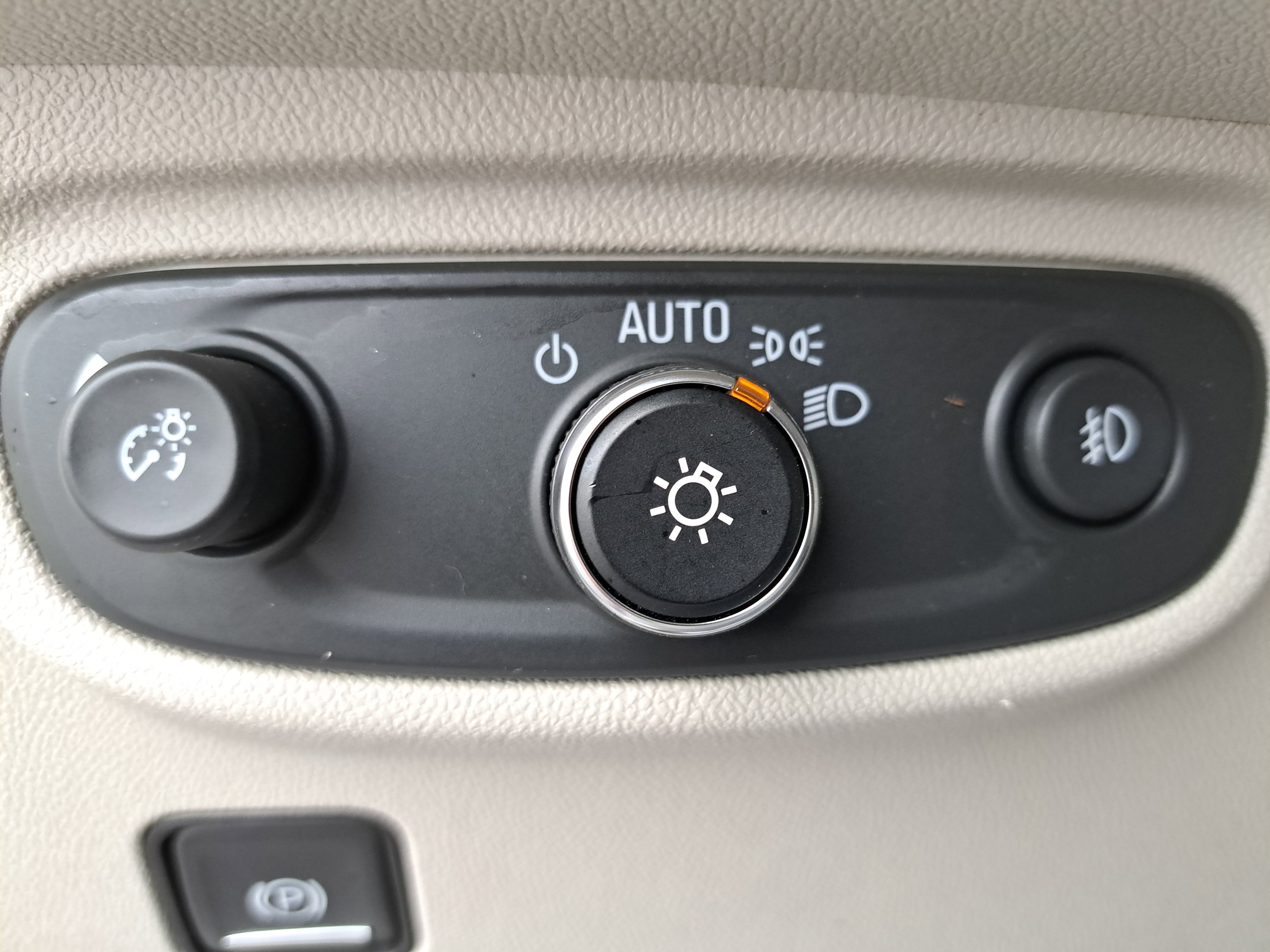 Used 2018 GMC Terrain Denali w/ Advanced Safety Package image 26