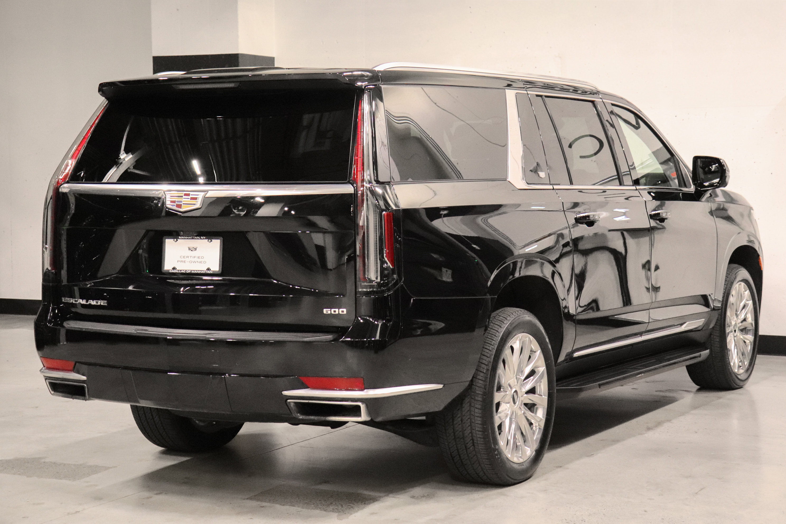 Used 2023 Cadillac Escalade ESV Premium Luxury image 5