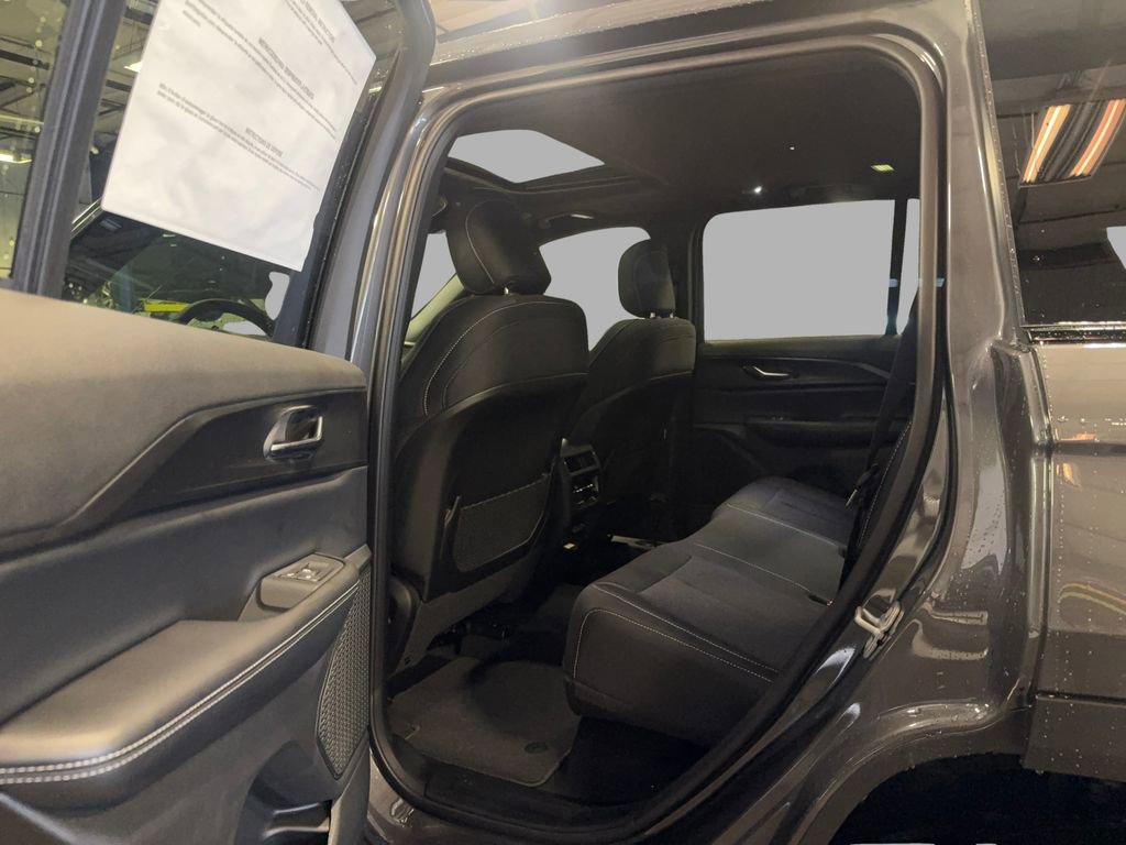 New 2025 Jeep Grand Cherokee Laredo X w/ Luxury Tech Group I image 11