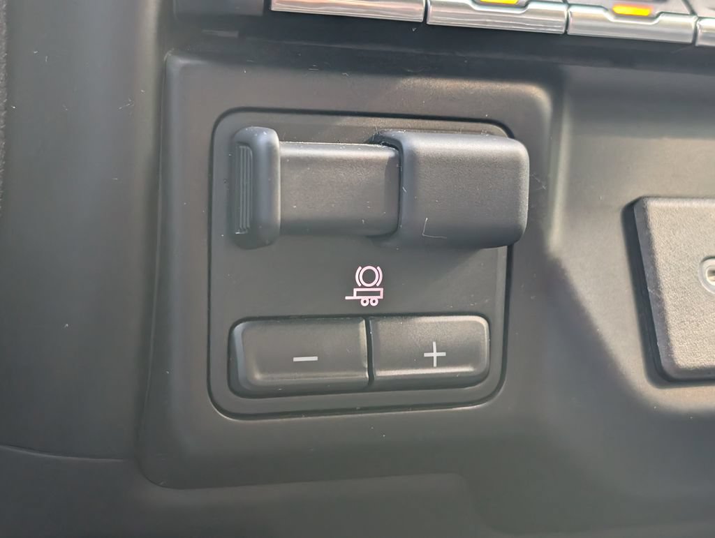 Used 2022 Chevrolet Silverado 1500 LTZ AWD/4WD image 36
