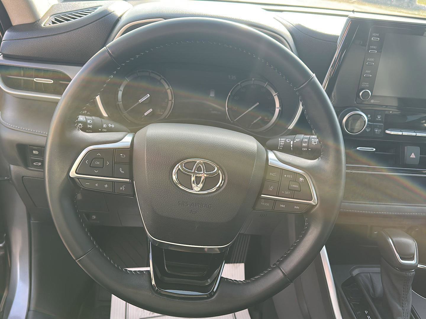 Used 2021 Toyota Highlander XLE image 23