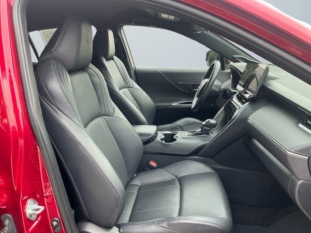 Used 2024 Toyota Venza Limited image 16