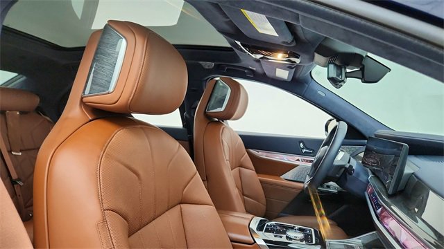 Used 2023 BMW i7 xDrive60 image 22