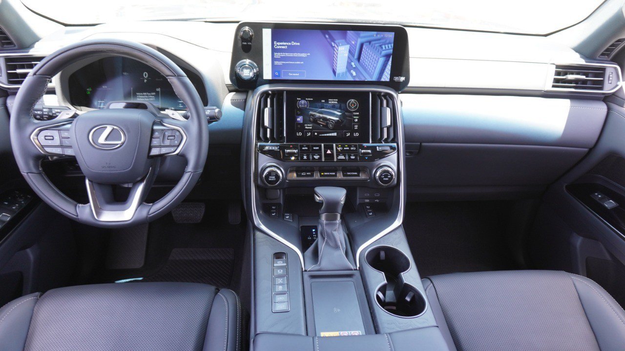 Certified 2026 Lexus LX 600 4WD w/ Accessory Package (Z1) image 29