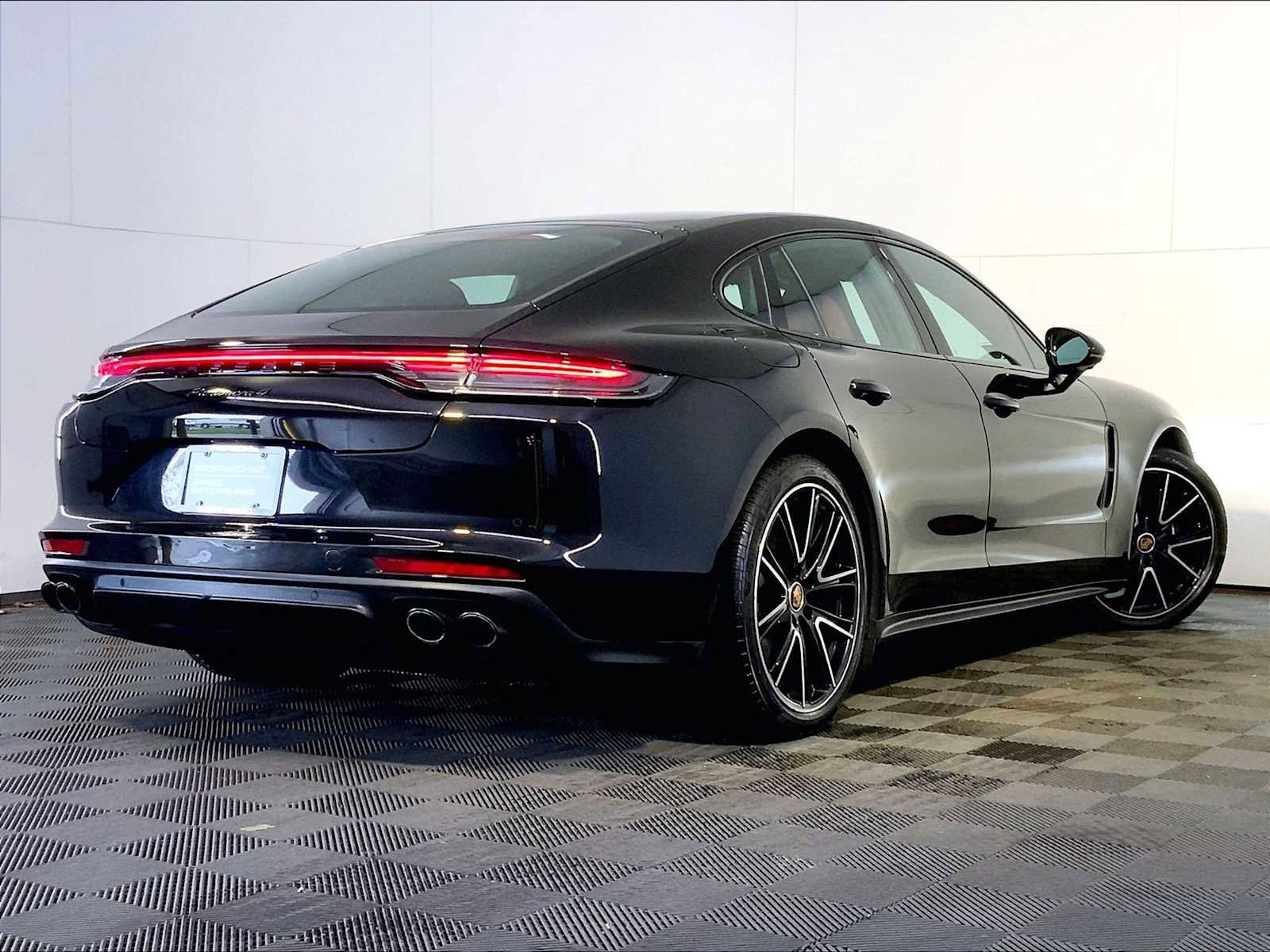 Certified 2023 Porsche Panamera 4 Platinum Edition AWD/4WD image 7