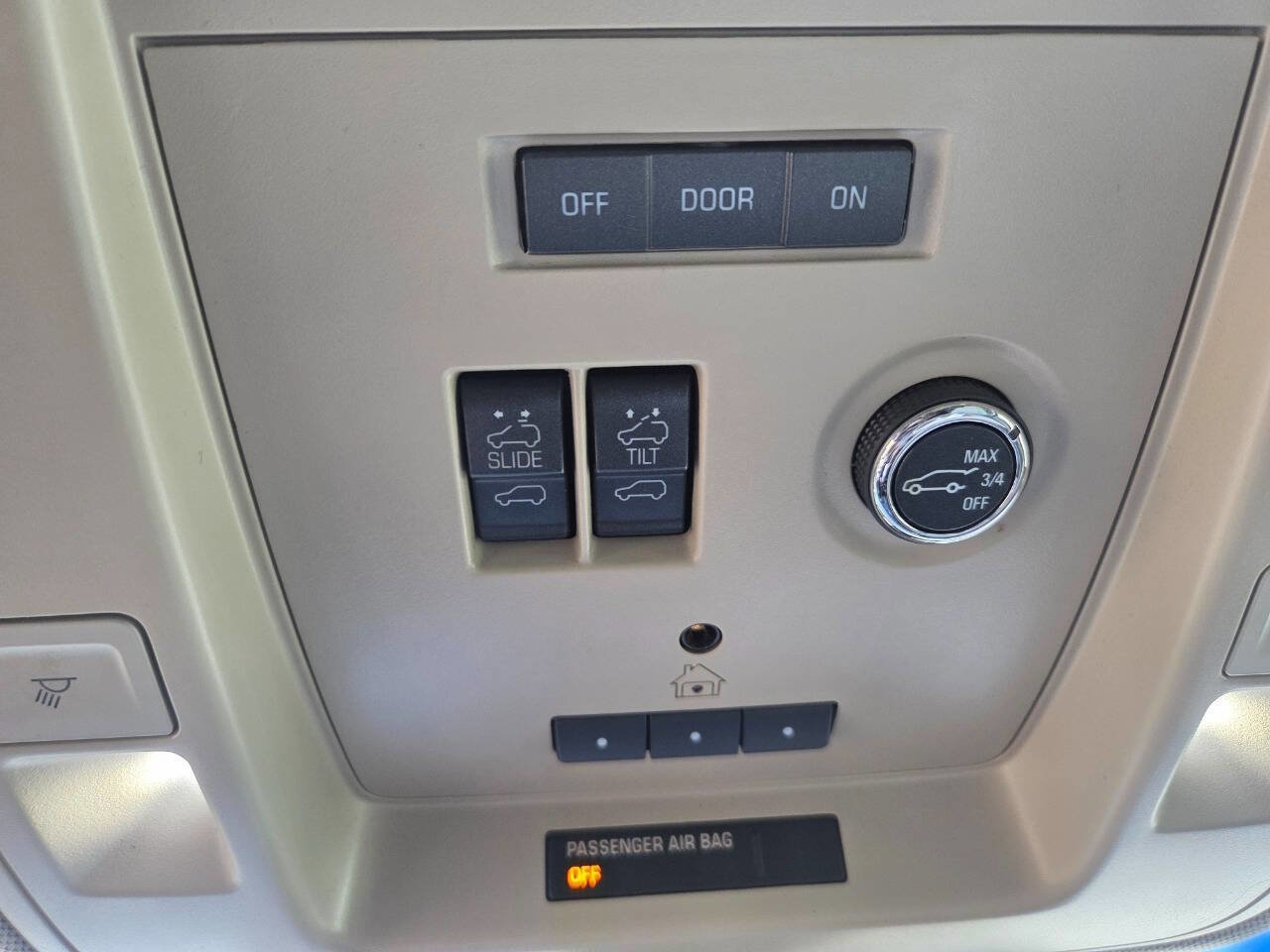 Used 2016 Cadillac Escalade Luxury RWD image 12