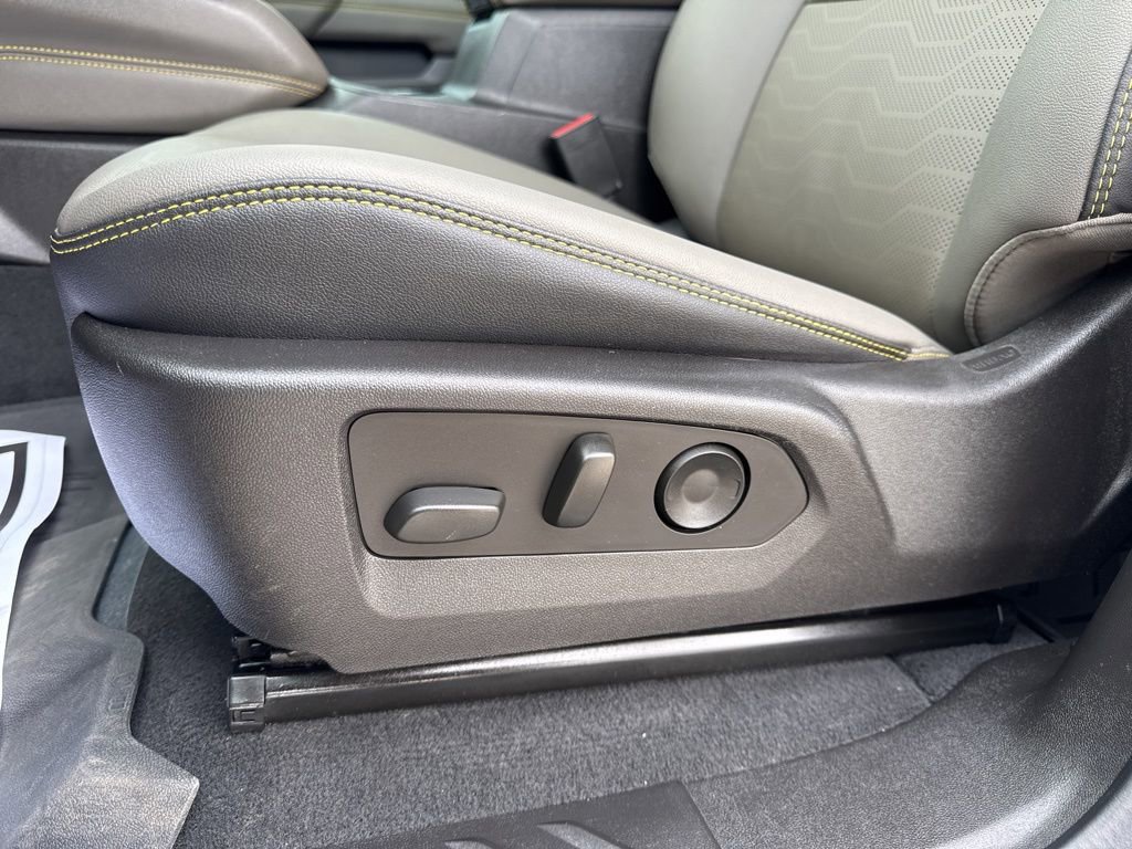 Used 2025 Chevrolet Colorado ZR2 w/ Technology Package image 18