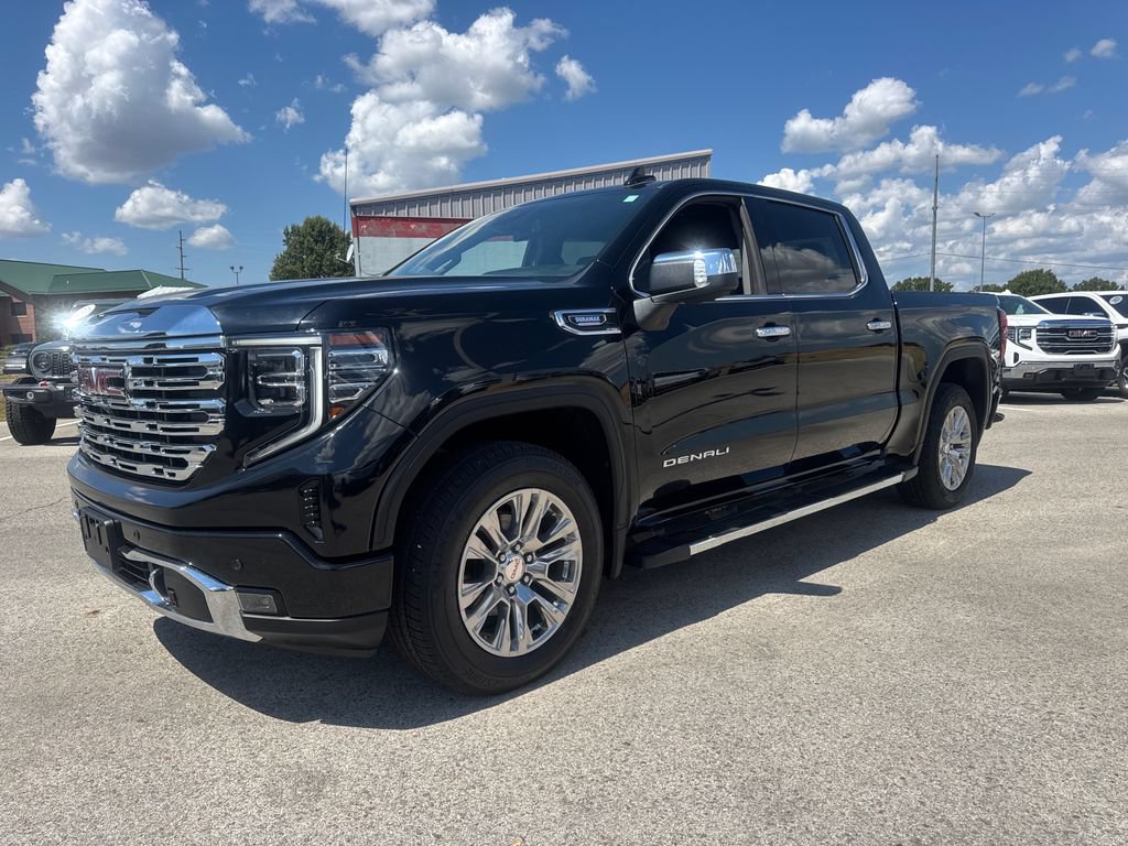 Used 2023 GMC Sierra 1500 Denali AWD/4WD image 2