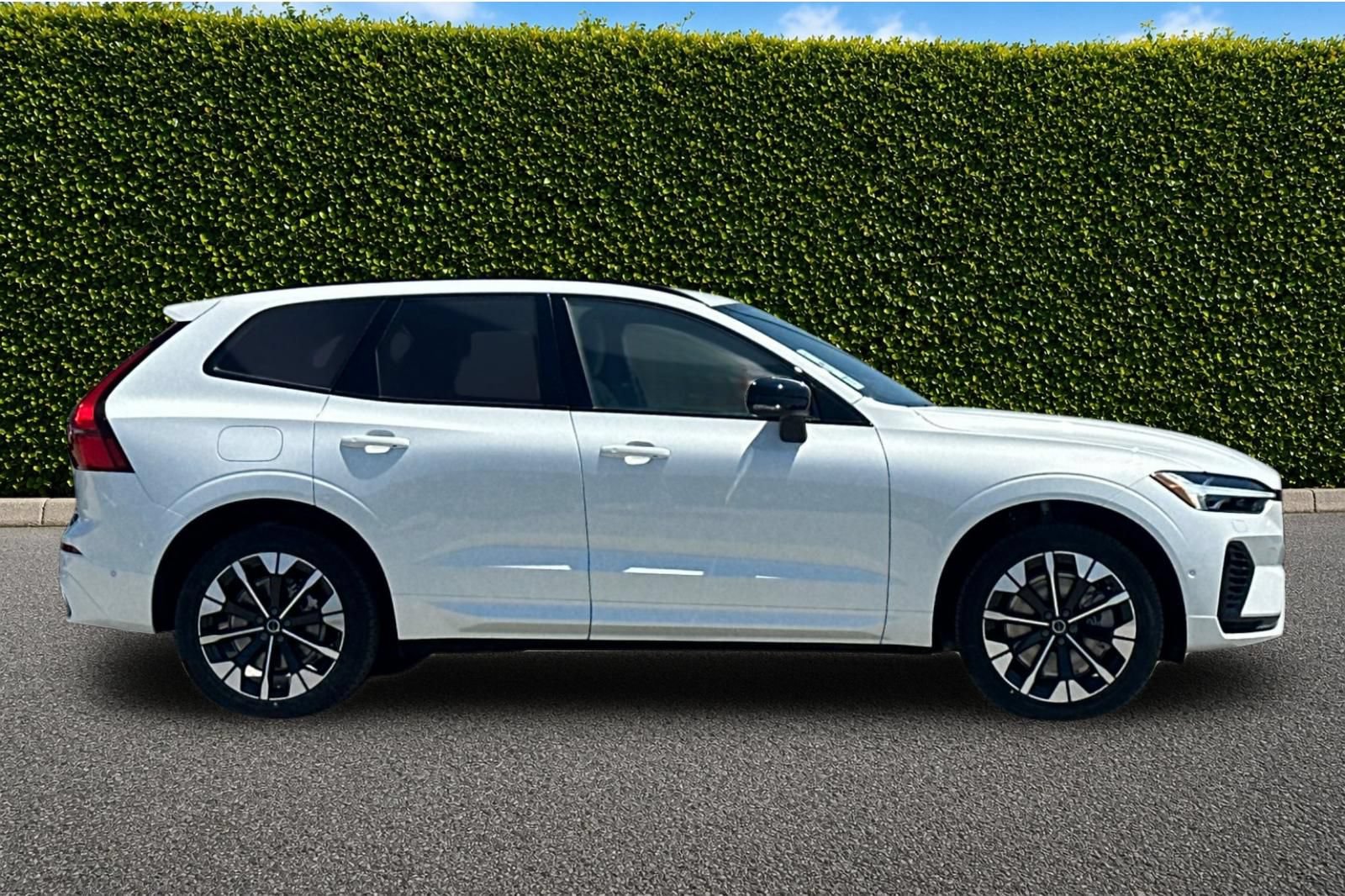 New 2026 Volvo XC60 T8 Plus w/ Protection Package Premier AWD/4WD image 7