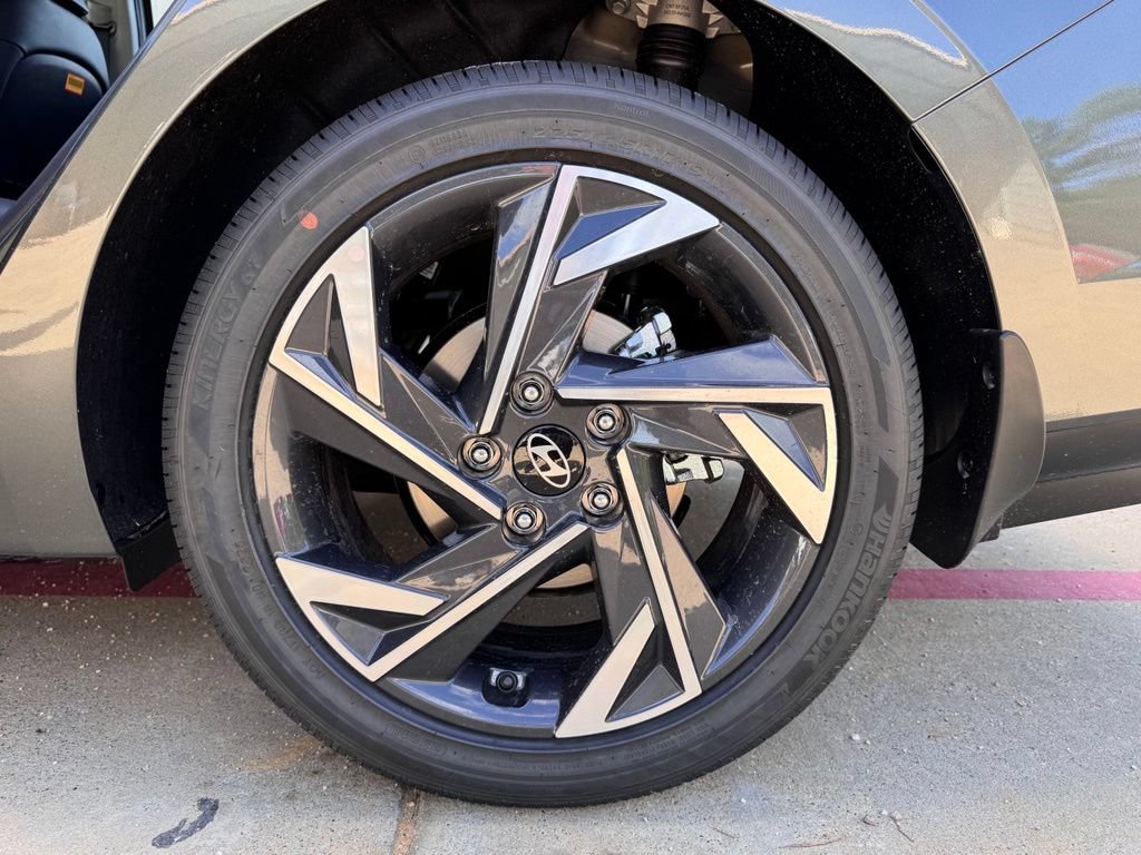 New 2026 Hyundai Elantra Limited FWD image 25