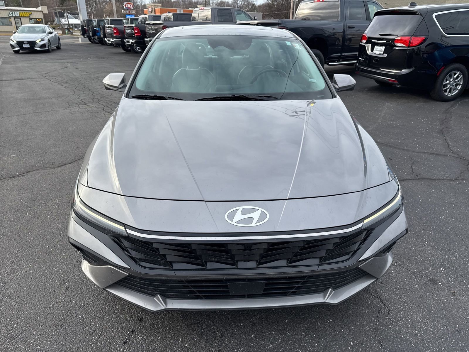 Used 2024 Hyundai Elantra Limited image 3