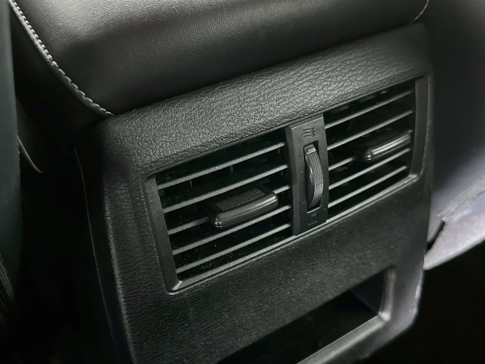 Used 2024 Mitsubishi Outlander SE AWD/4WD image 27