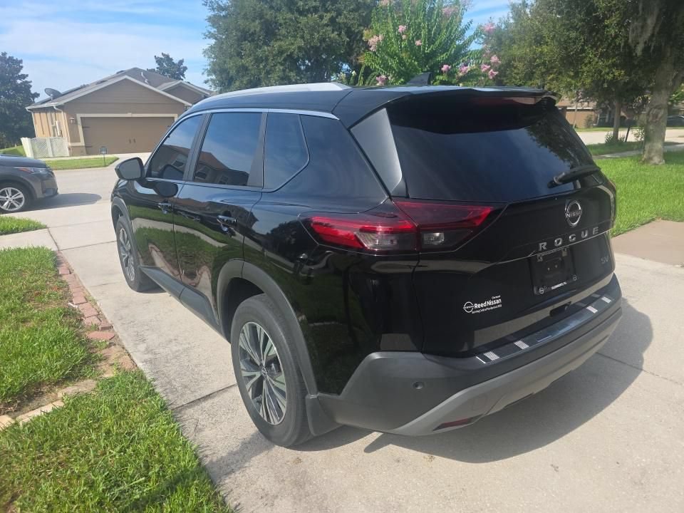 Used 2023 Nissan Rogue SV w/ SV Premium B Package FWD image 2
