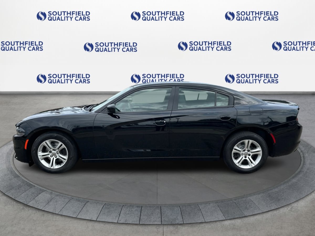 Used 2020 Dodge Charger SXT w/ Leather Interior Group RWD image 3