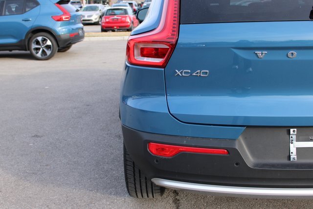 Used 2025 Volvo XC40 B5 Plus image 45
