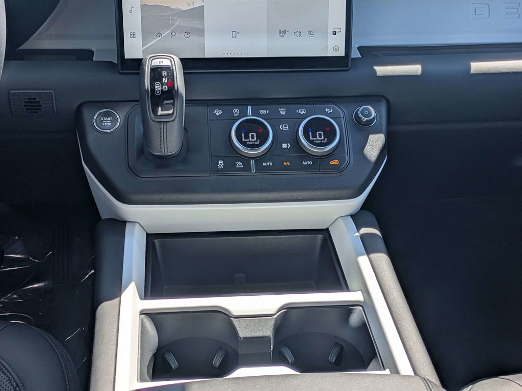 Used 2025 Land Rover Defender 110 S image 19