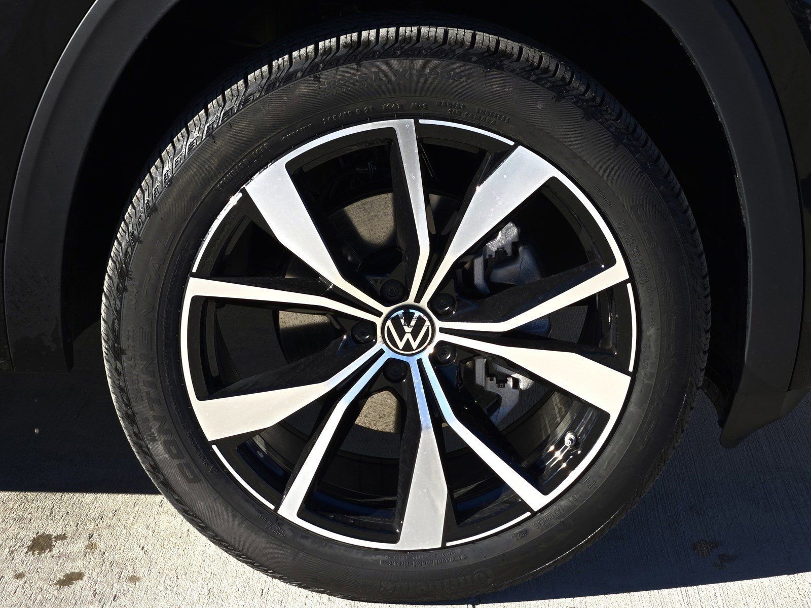 New 2025 Volkswagen Atlas Cross Sport SEL Premium R-Line image 7