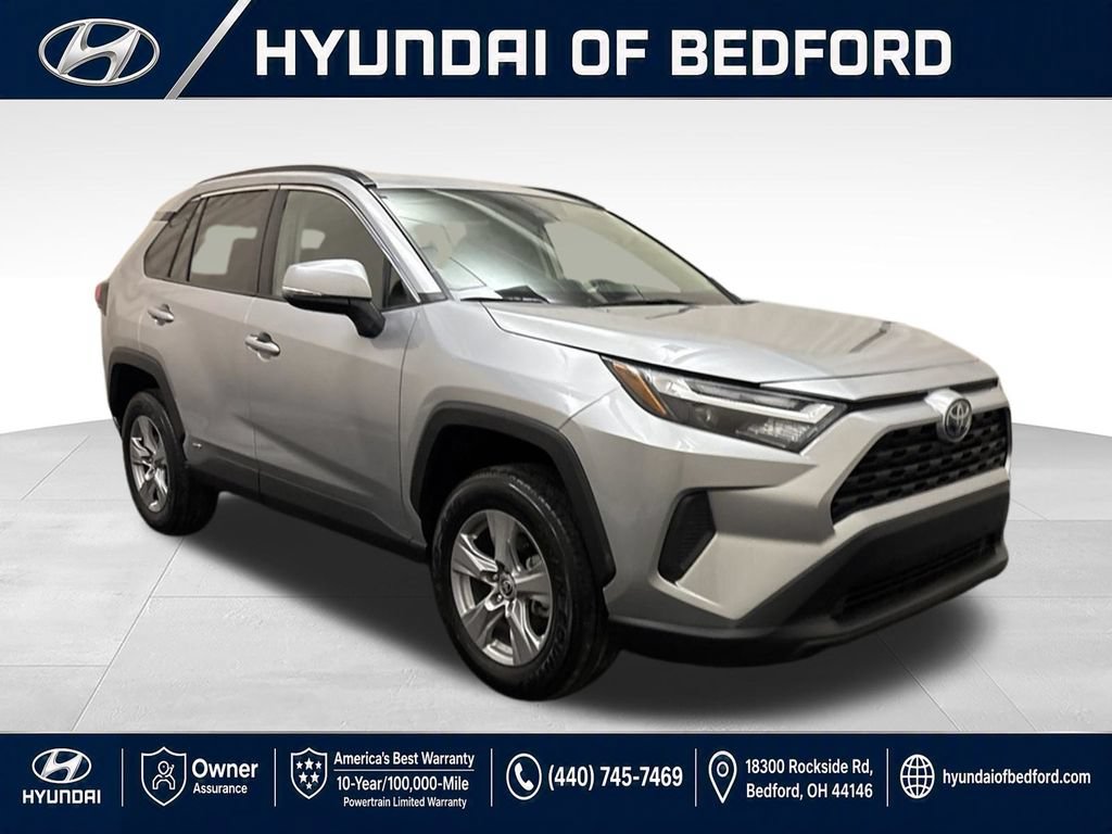 Used 2025 Toyota RAV4 XLE AWD/4WD image 3