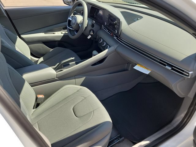New 2026 Hyundai Elantra SE FWD image 19