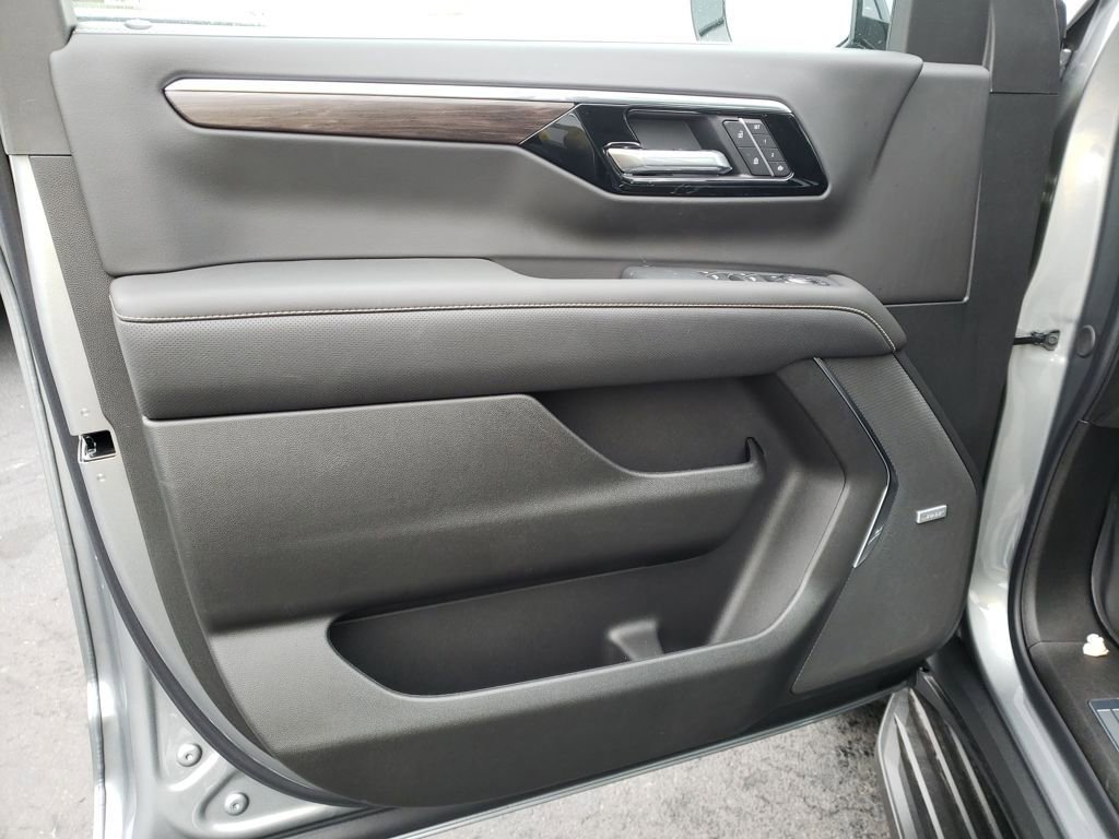 New 2026 Chevrolet Suburban Premier image 10