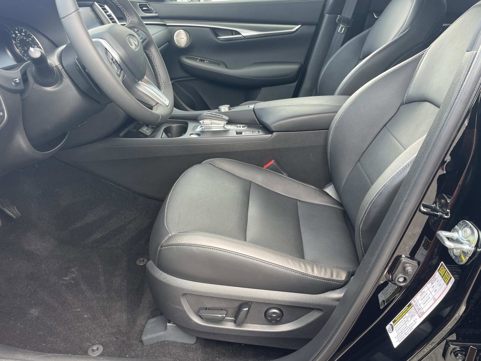 Certified 2025 INFINITI QX50 Luxe AWD/4WD image 15
