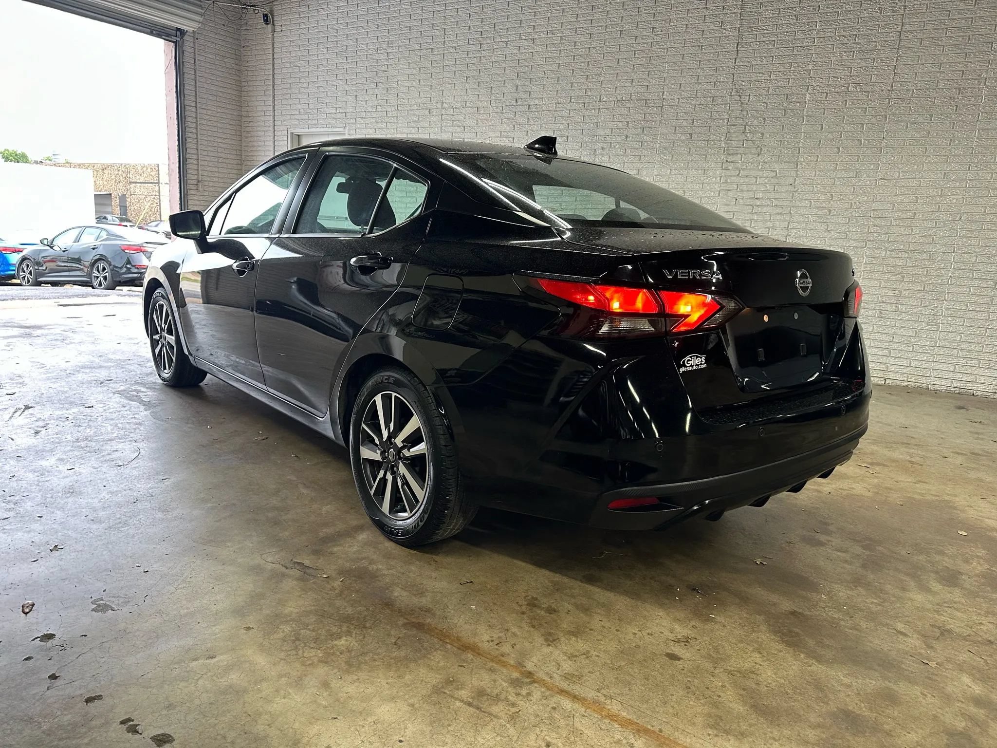 Used 2021 Nissan Versa SV FWD image 5