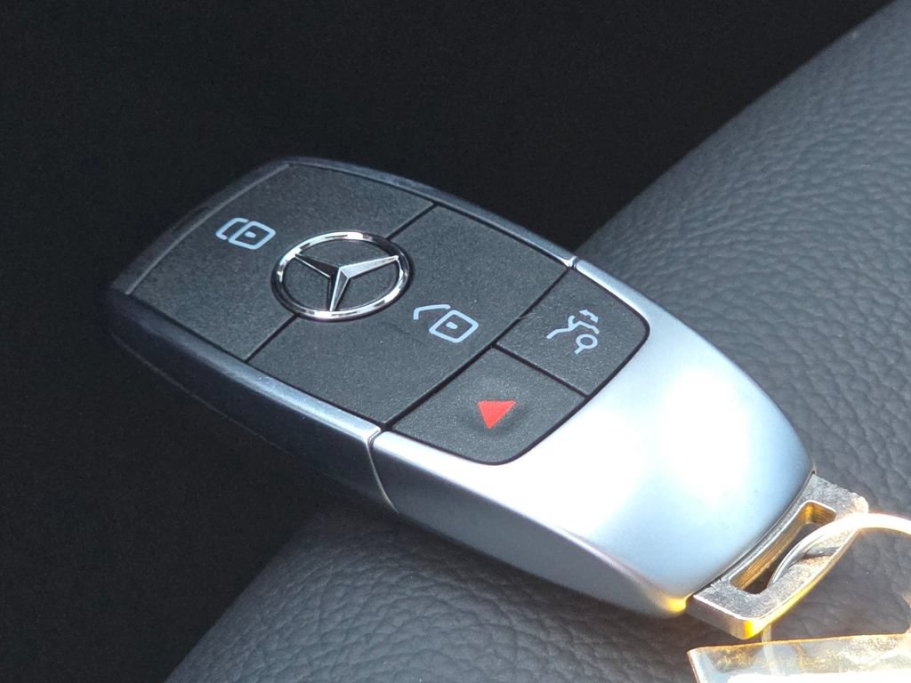 New 2026 Mercedes-Benz GLB 250 4MATIC image 38