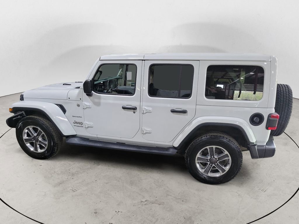 Used 2018 Jeep Wrangler Unlimited Sahara AWD/4WD image 2