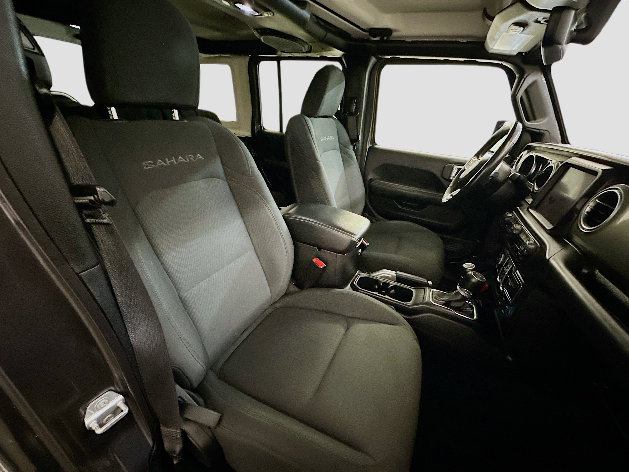 Used 2018 Jeep Wrangler Unlimited Sahara image 32