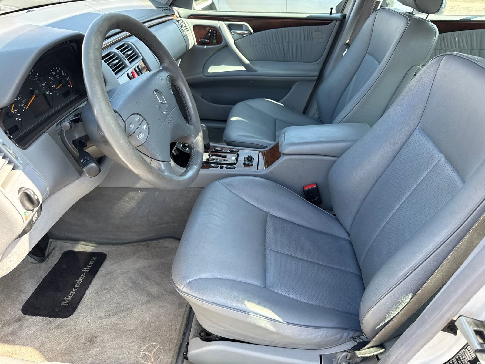 Used 2000 Mercedes-Benz E 320 Sedan image 14