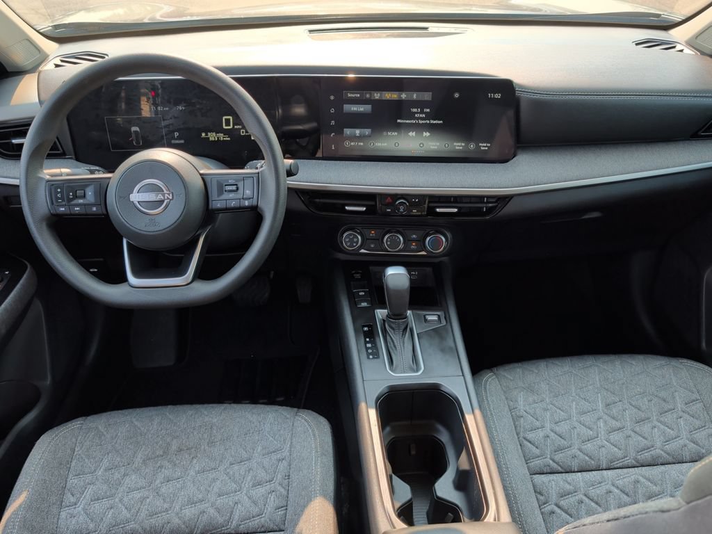 Used 2025 Nissan Kicks SV FWD image 32