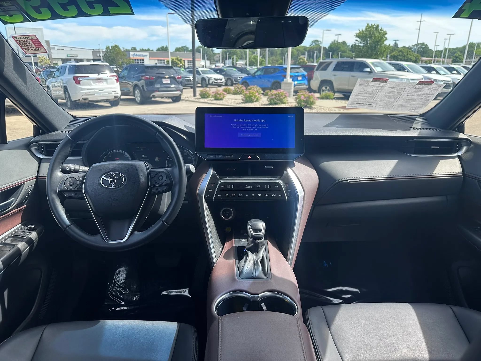 Used 2024 Toyota Venza XLE AWD/4WD image 14