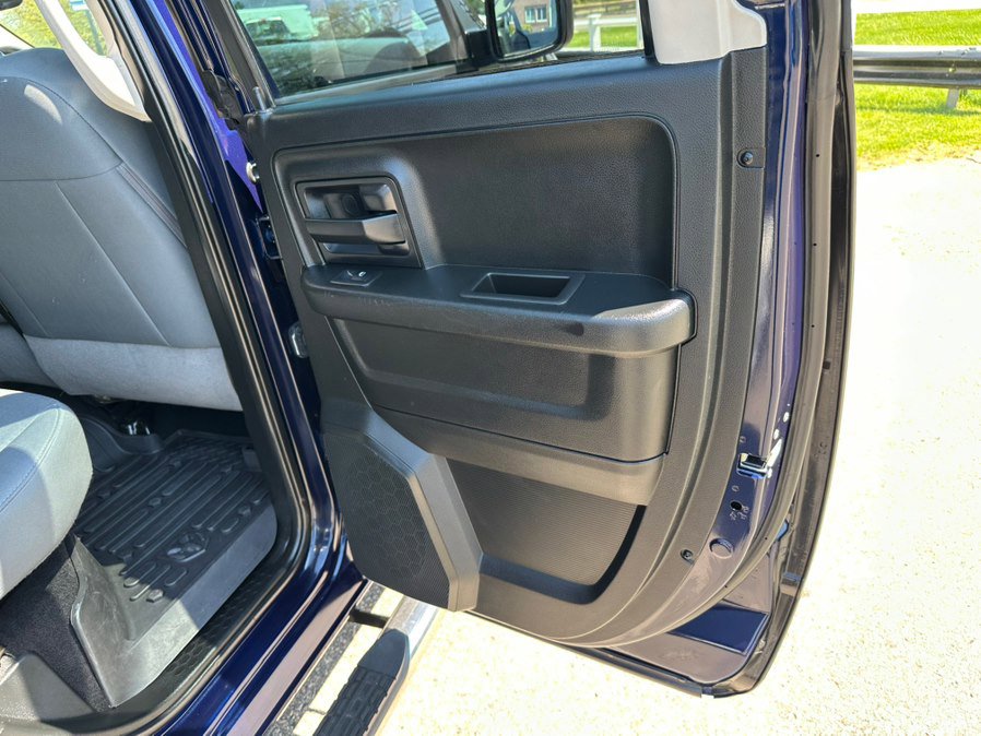 Used 2018 RAM 1500 Express AWD/4WD image 17