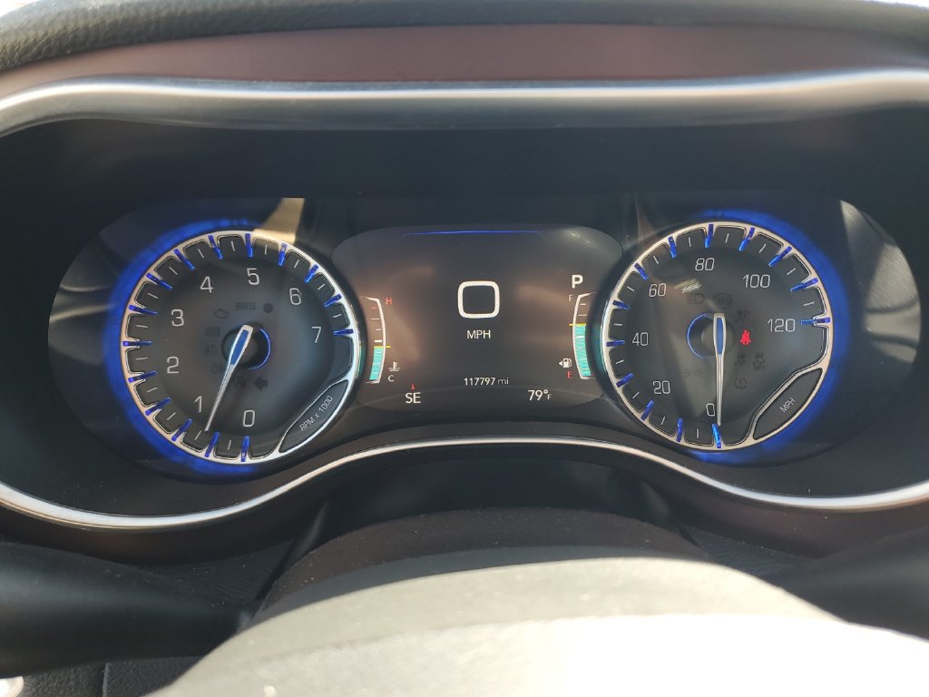 Used 2018 Chrysler Pacifica Limited w/ Advanced Safetytec Group FWD image 23