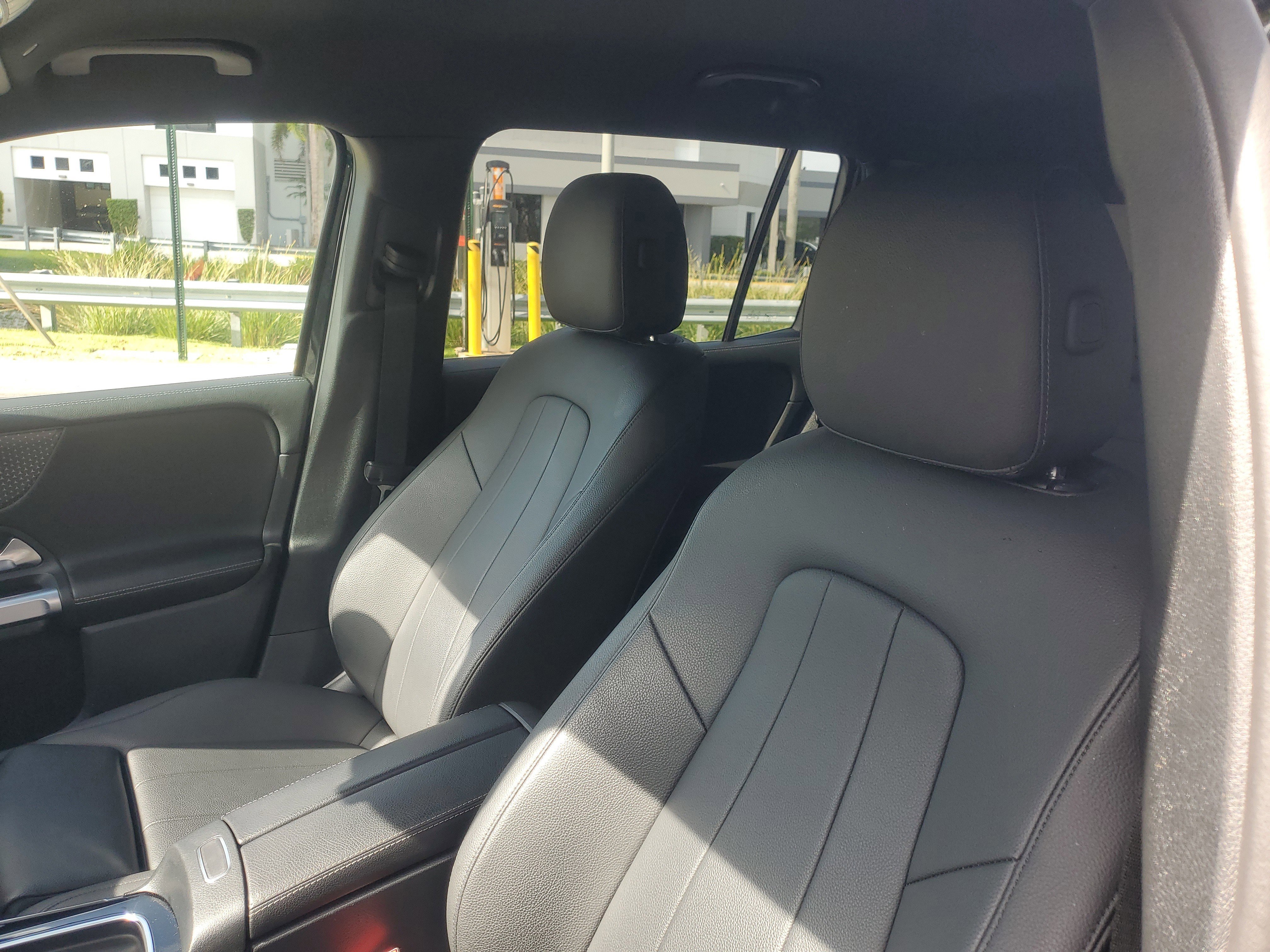 Used 2025 Mercedes-Benz GLB 250 4MATIC image 17