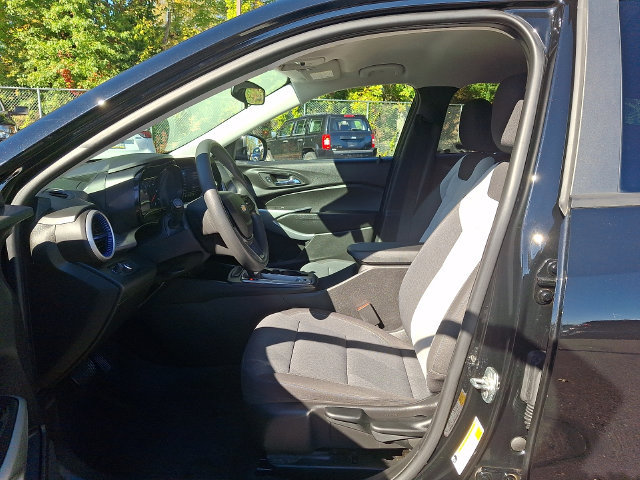 Used 2024 Chevrolet Trax LS w/ LS Convenience Package FWD image 16