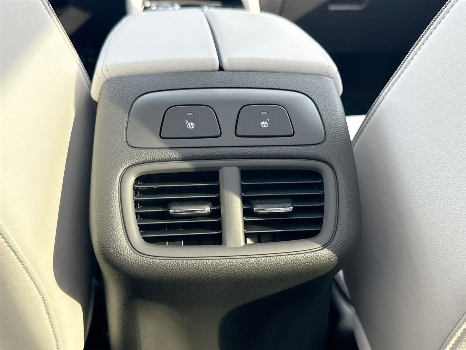 Used 2024 Buick Envision Avenir image 21