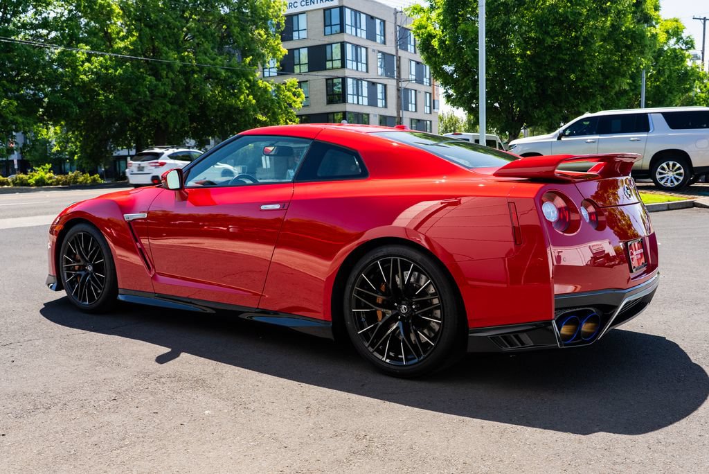 Used 2020 Nissan GT-R Premium w/ Premium Interior Package AWD/4WD image 4
