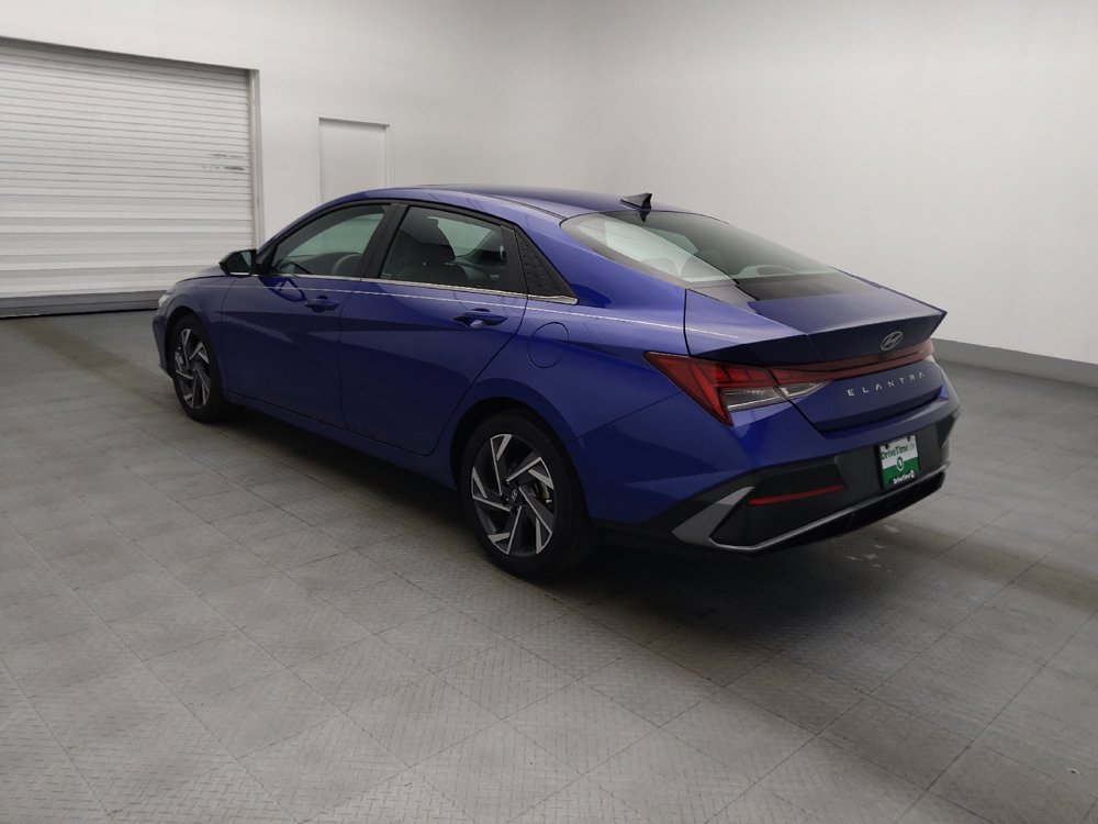 Used 2025 Hyundai Elantra SEL FWD image 3