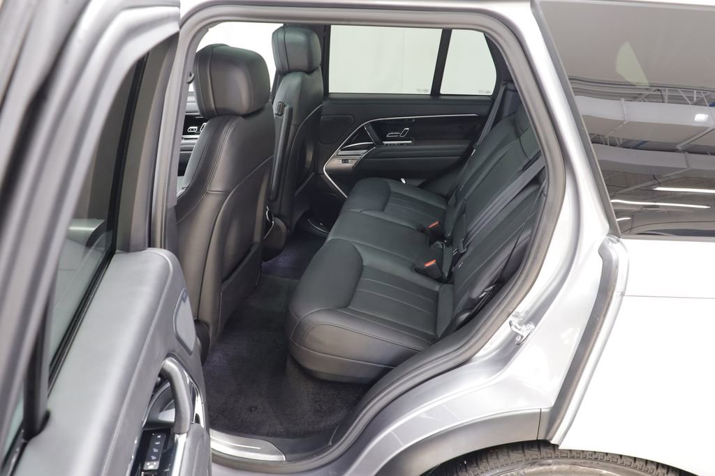 Used 2025 Land Rover Range Rover SE image 14