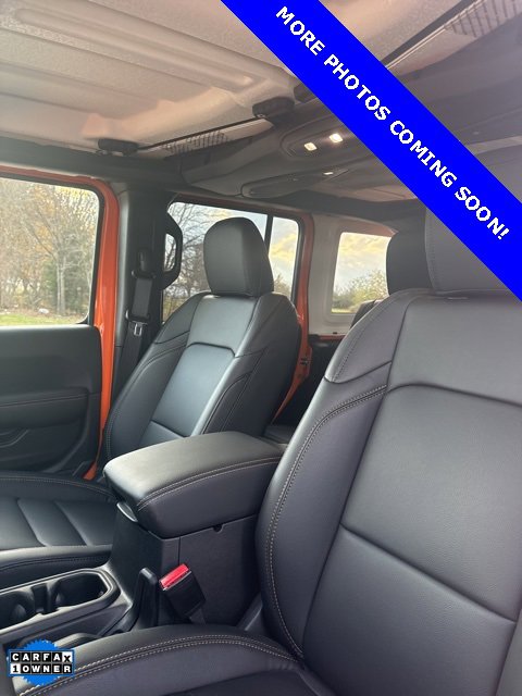 Used 2025 Jeep Wrangler Sahara image 11