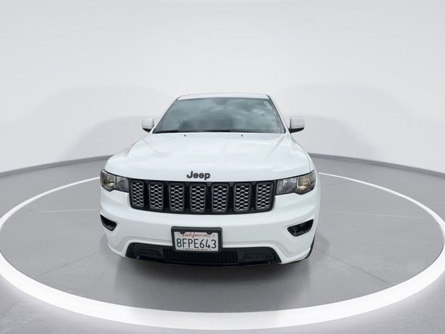 Used 2018 Jeep Grand Cherokee Altitude RWD image 3