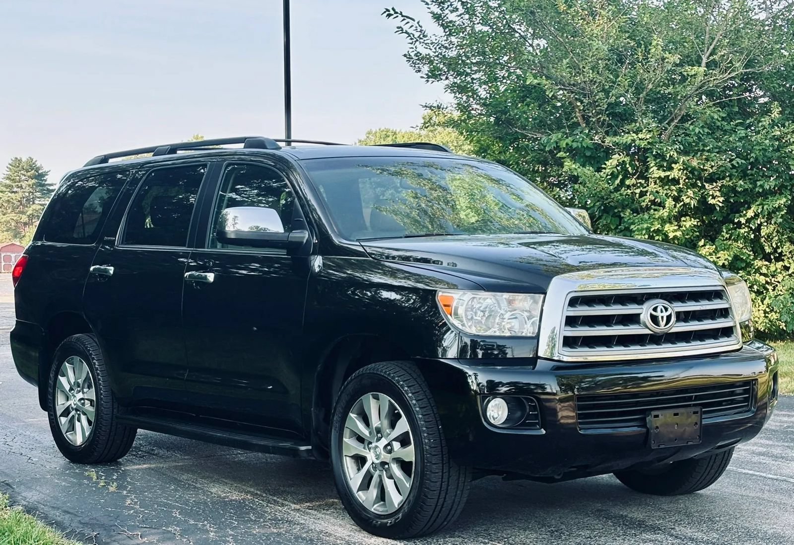 Used 2017 Toyota Sequoia Limited w/ Safety & Convenience Package AWD/4WD image 1