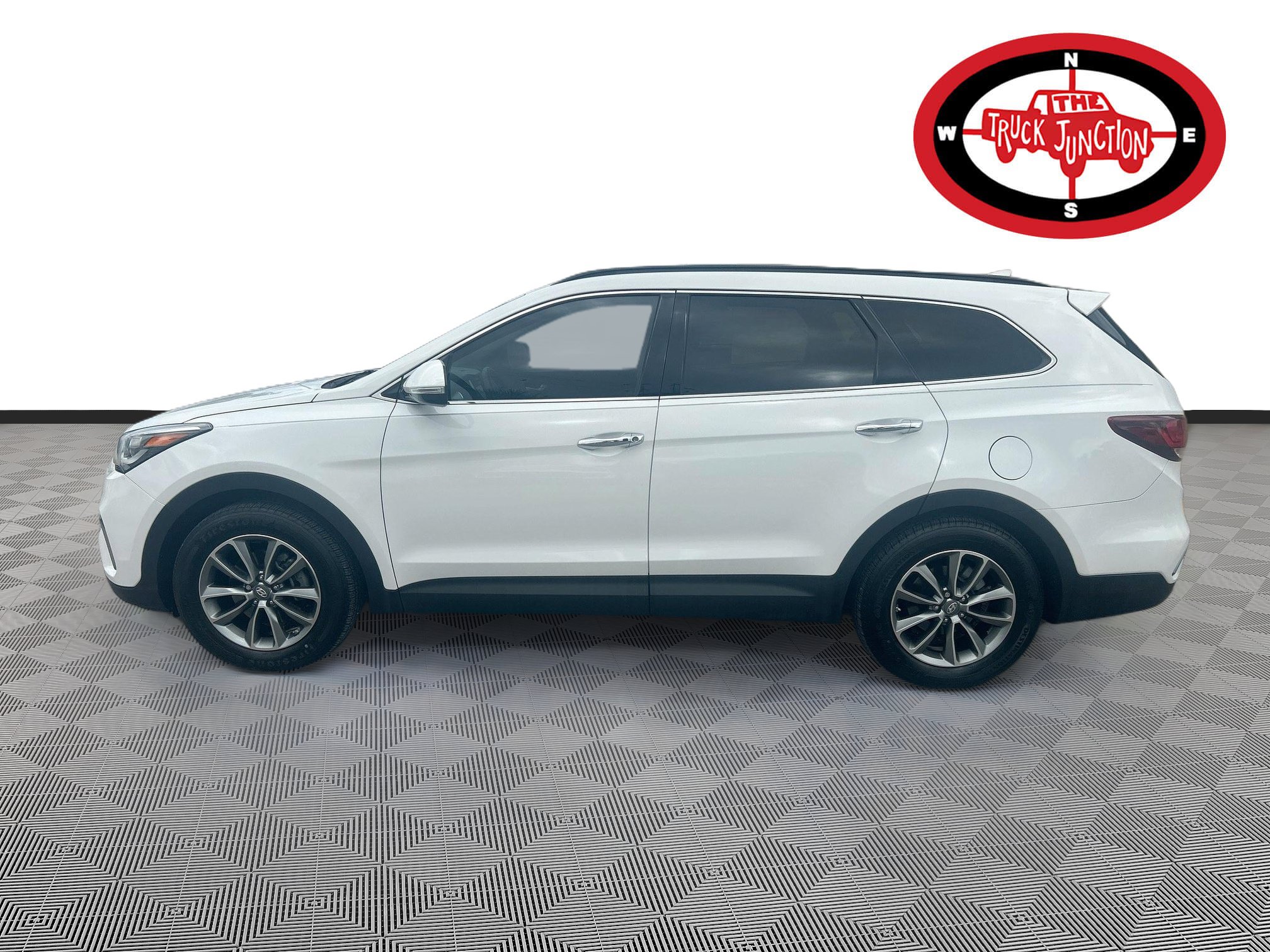 Used 2017 Hyundai Santa Fe SE w/ SE Premium Package 02 FWD image 4